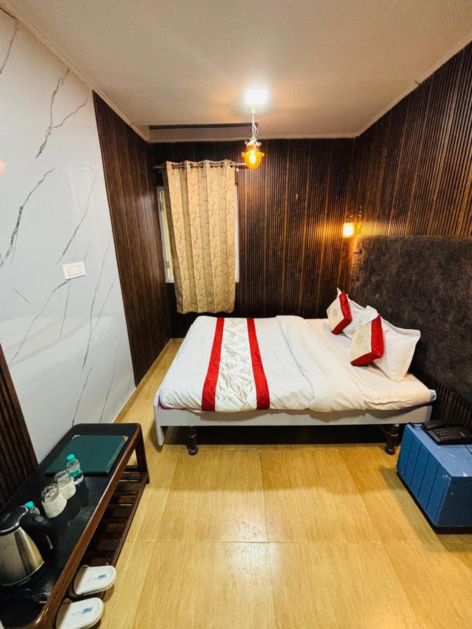 Hotel Amar Mussoorie Esterno foto